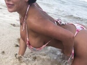 August Taylor: Beach Babe