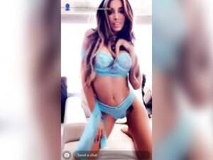 Lyna Perez: Try On Twerk