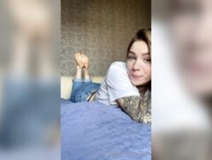 Aven Turinex: Feet Worship JOI