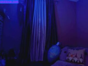 Chroniclove ice paly webcam show