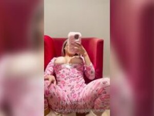 Japanese Barbie: Pretty Pink Bimbo
