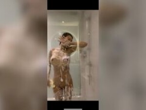 KYOMICHASE onlyfans showering