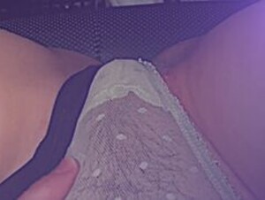 STPEACH - FANSLY - FEELING SEXY AND RISKY IN THE CAR