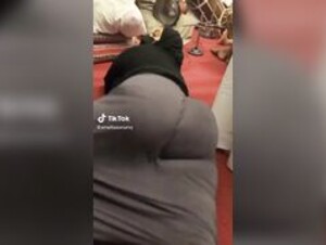 Fat Ass Haram Hijabi twerking for Arab men