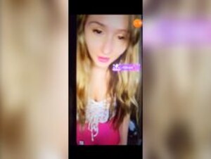Bigo host/Lilbunni shaking her tight ass