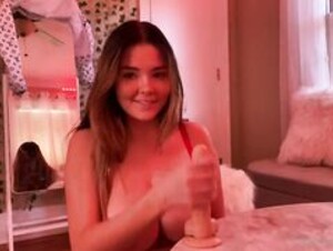 OLIVIA EDEN AKA CROOKSXO Dildo BJ