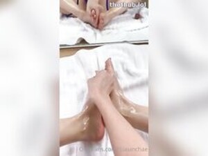 Itseunchae Rubbing Liquid On Her Feet, Legs & Thicc Thighs