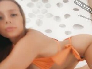 Khlo_x - orange bikini masturbation