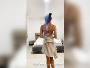 ehotlovea topless