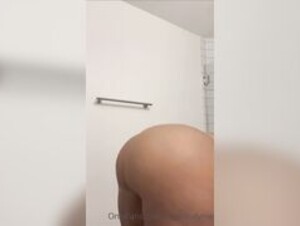 Amirah dyme shaking ass