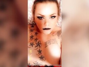 Tatted Babe plays with pussy
