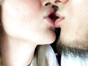 Kristenflame Kiss