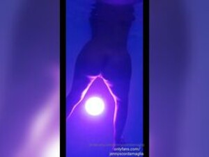 Jenny Scordamaglia - Underwater Twerk