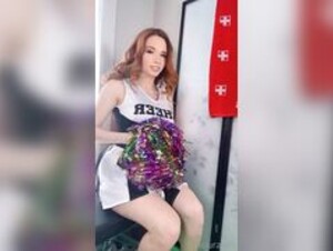 Amouranth- blowing pipe 3