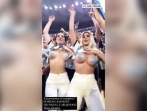 Noe dream tits in public