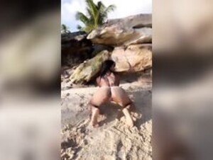Tita Sahara Tease Beach
