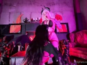 BishoujoMom & MishaMai Strapon Sex