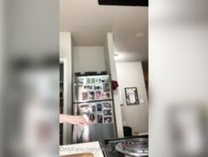 Heidi-Lee Bocanegra In The Kitchen