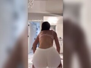 jailyne ojeda ass