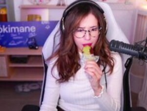 poki sucking on lolis