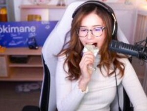 Poki sucking on a loli