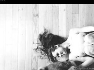 Cha Wilde - Black & White yoga