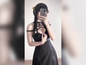 Ain Nguyen Cosplay Yor