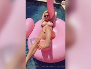 Octokuro_Model flashing tits