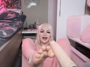 Blondelashes footjob