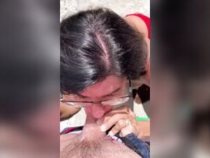 Sexymilfmary gives blowjob outdoors