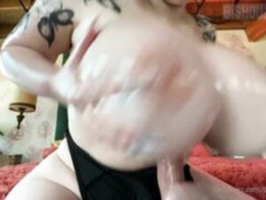 BishoujoMom titfucked with dildo