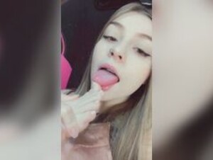 sarrei__ /Jeniffer Guerra - self foot worship