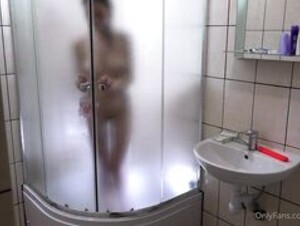 PilgrimGirl Kary Shower