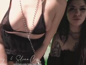 audrey_'s g/g webcam show with Sloan Cox October-21-2022 22:16:07