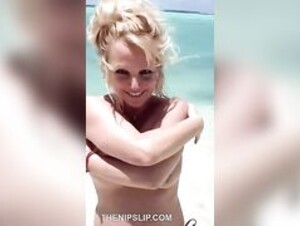 Britney Spears Nude flash