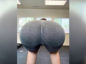 Big booty in leggings