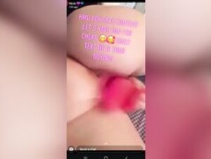 Hot babe masturbating
