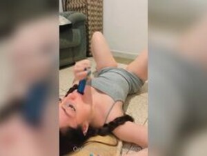 Babi Paloma doing a BJ