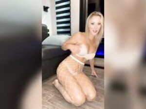 vicky stark - fishnet ppv