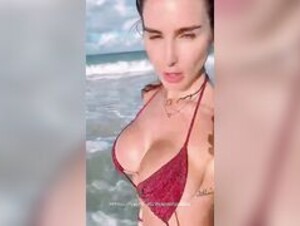fran undurraga hot beach