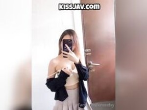 xinniefxy tease tits