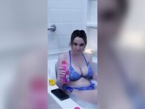 Yellz0 Shaking Big Tits
