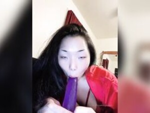 TOFUTHOTS DILDO SUCK