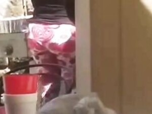 Sexy ass on brunette milf grilling in leggings