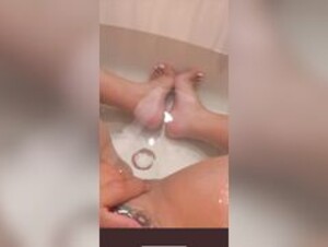 MsTrigga Feet n bubbles
