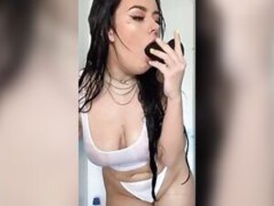 Niamh Velvet Shower Solo