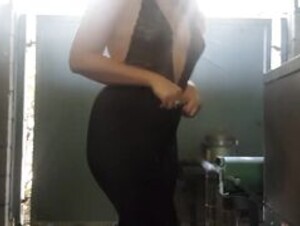 Blowjob in pump house