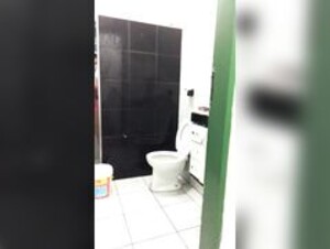 Limpando banheiro