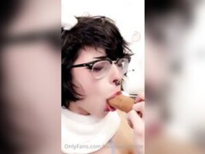Kaiisyourhomie deepthroating dildo
