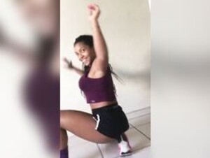 girl twerking